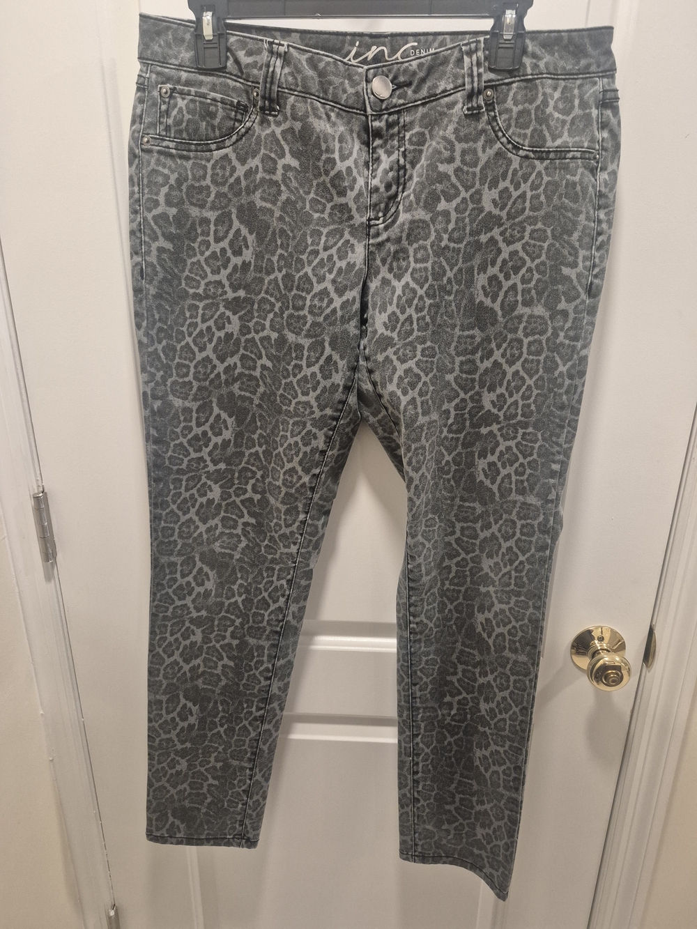 INC International Concepts Gray Leopard Skinny Jeans